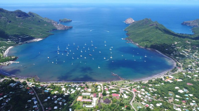 La baie de Taiohae et son mouillage vus du ciel, Nuku Hiva