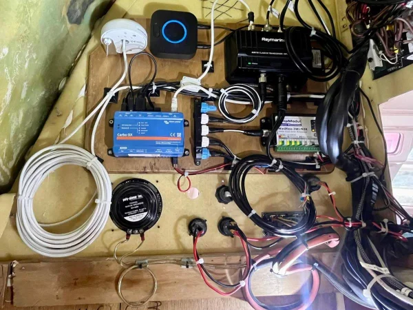Appareillages électroniques remis au propre : convertisseurs et électronique de navigation