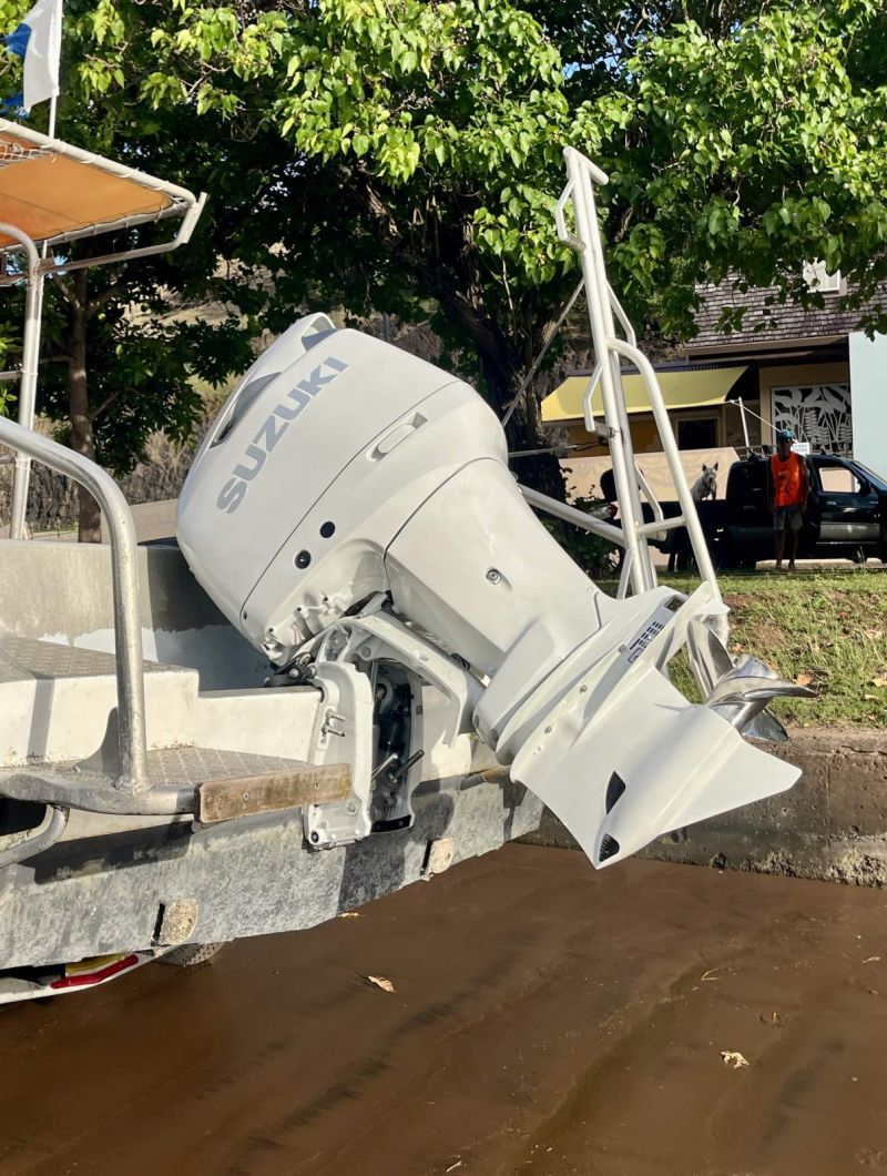 Moteur hors-bord Suzuki neuf installé